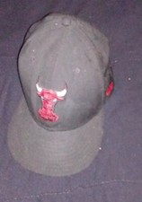 Fitted 7 1/4 Black Baseball hat w/ Chgo Bulls "New Era" with words Windy City on