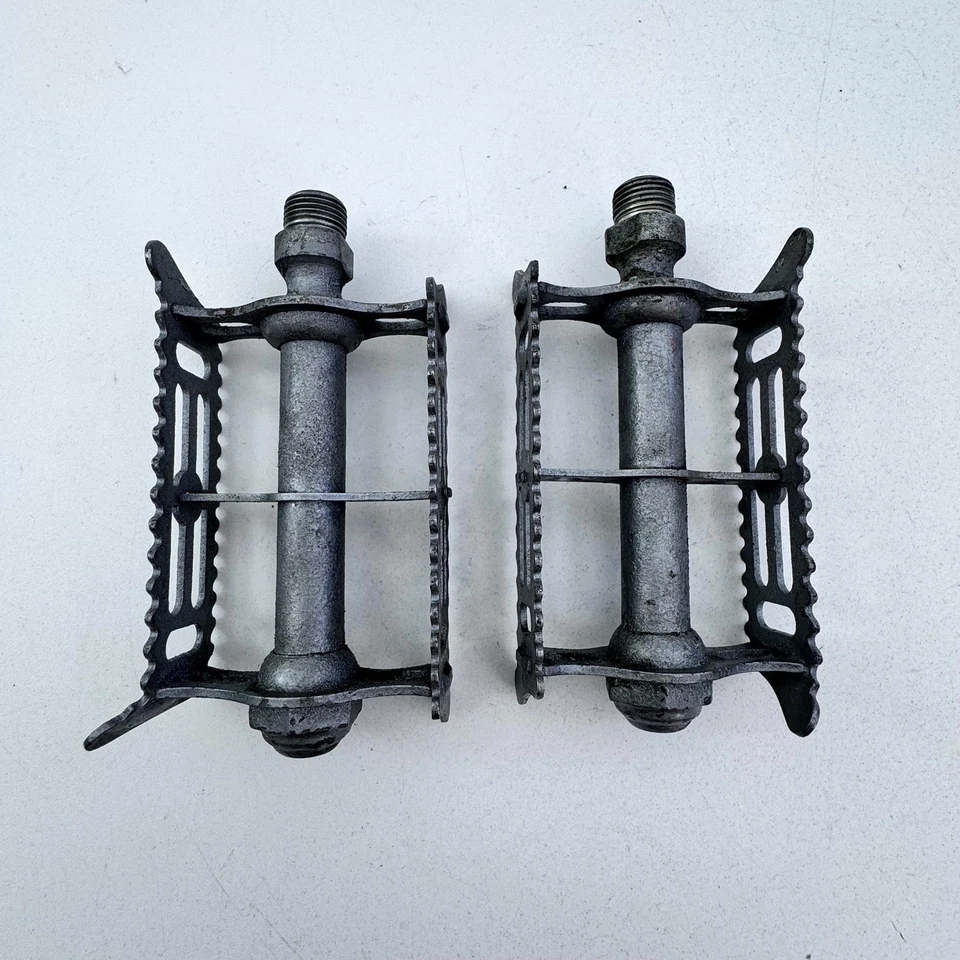 Pedales de bicicleta de colección Rat Trap 9/16 pluma jaula puntera clip lengüetas metal plata carretera A24 Foto 2 de 4