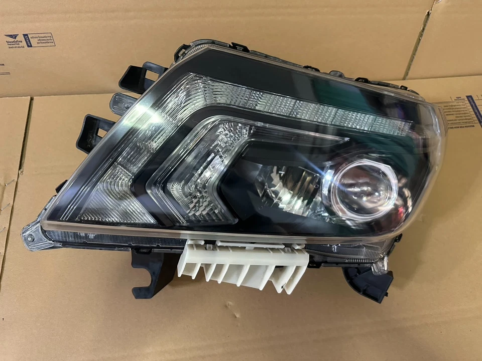 Perfect! Nissan NP300 Black Edition Left Side Headlight - Image 2 of 4