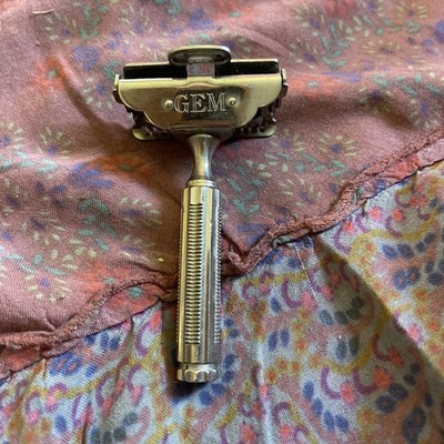 Vintage GEM Safety Razor Flip Top Chrome Slanted Single Edge Made In USA 3.25'' 