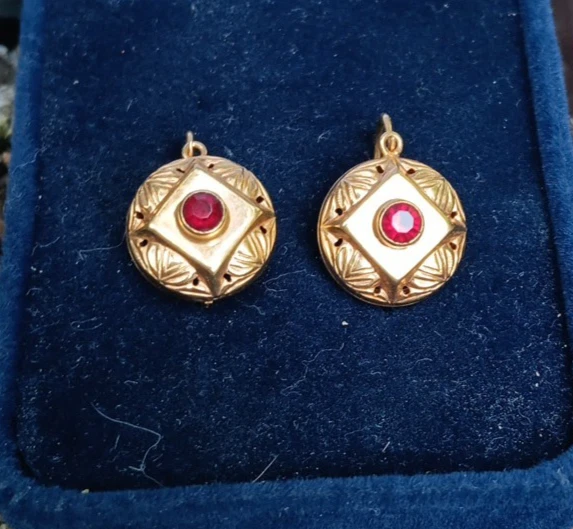 Mid-Century 18k Solid Gold Etruscan Revival Earrings  UNOAERRE Leverback