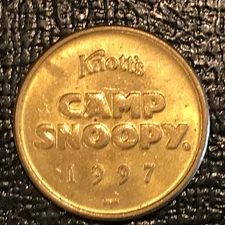 HIGH GRADE AU 1997 KNOTT'S CAMP SNOOPY COIN / TOKEN-DEC152