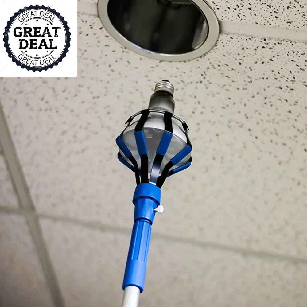 Light bulb pole outlet