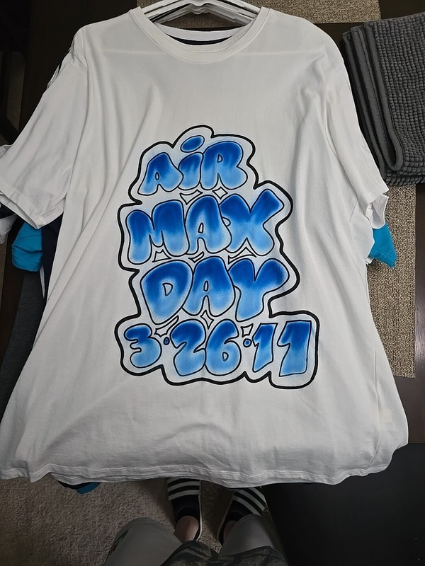 Nike Air Max Day Rare T-shirt 2xl XXL Airbrushed Friends & Family Exclusive 