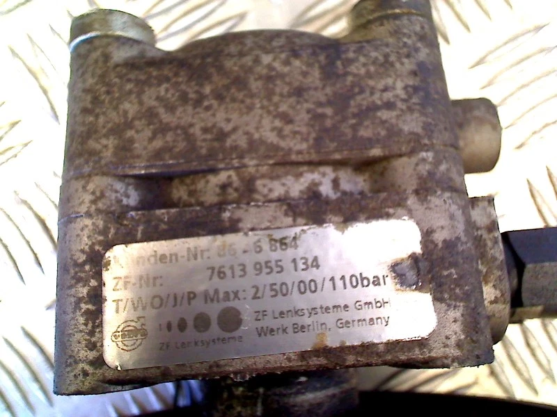 BOMBA DIRECCIÓN ASISTIDA VOLVO S40 (VS) SEDÁN 2.0 16V (B4204S2) 2002 Foto 3 de 3