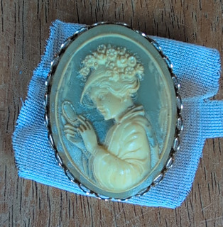 Brooch Pin Vintage Oval Shell Cameo Carved Woman Profile Beauty Theme