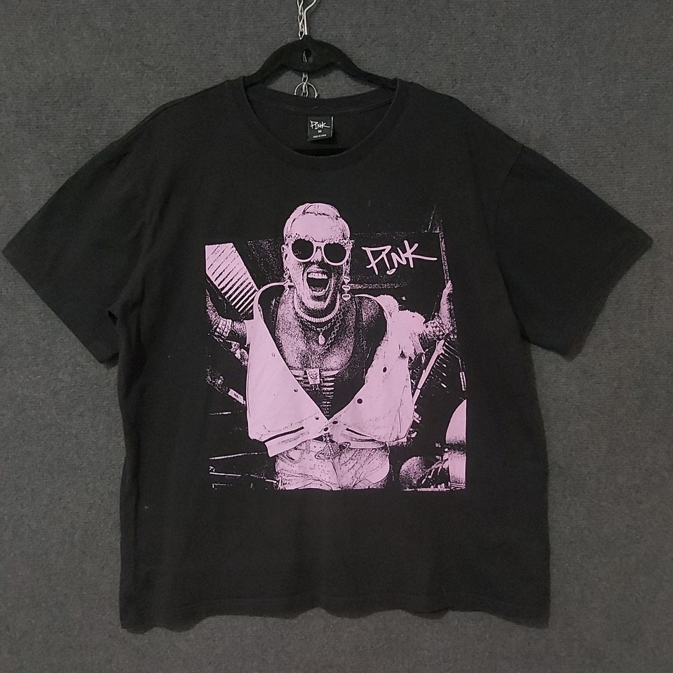 P!nk Size M Black Concert T-Shirt Pink Graphic Cotton Crew Neck Short Sleeve