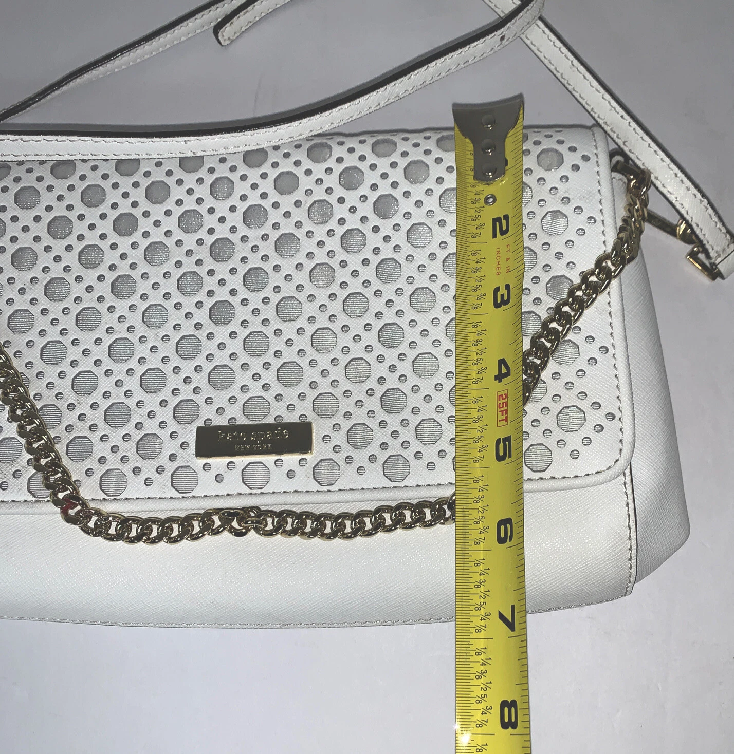 Autentica borsa a tracolla Kate Spade da donna in pelle bianca taglio laser con certificato di autenticità