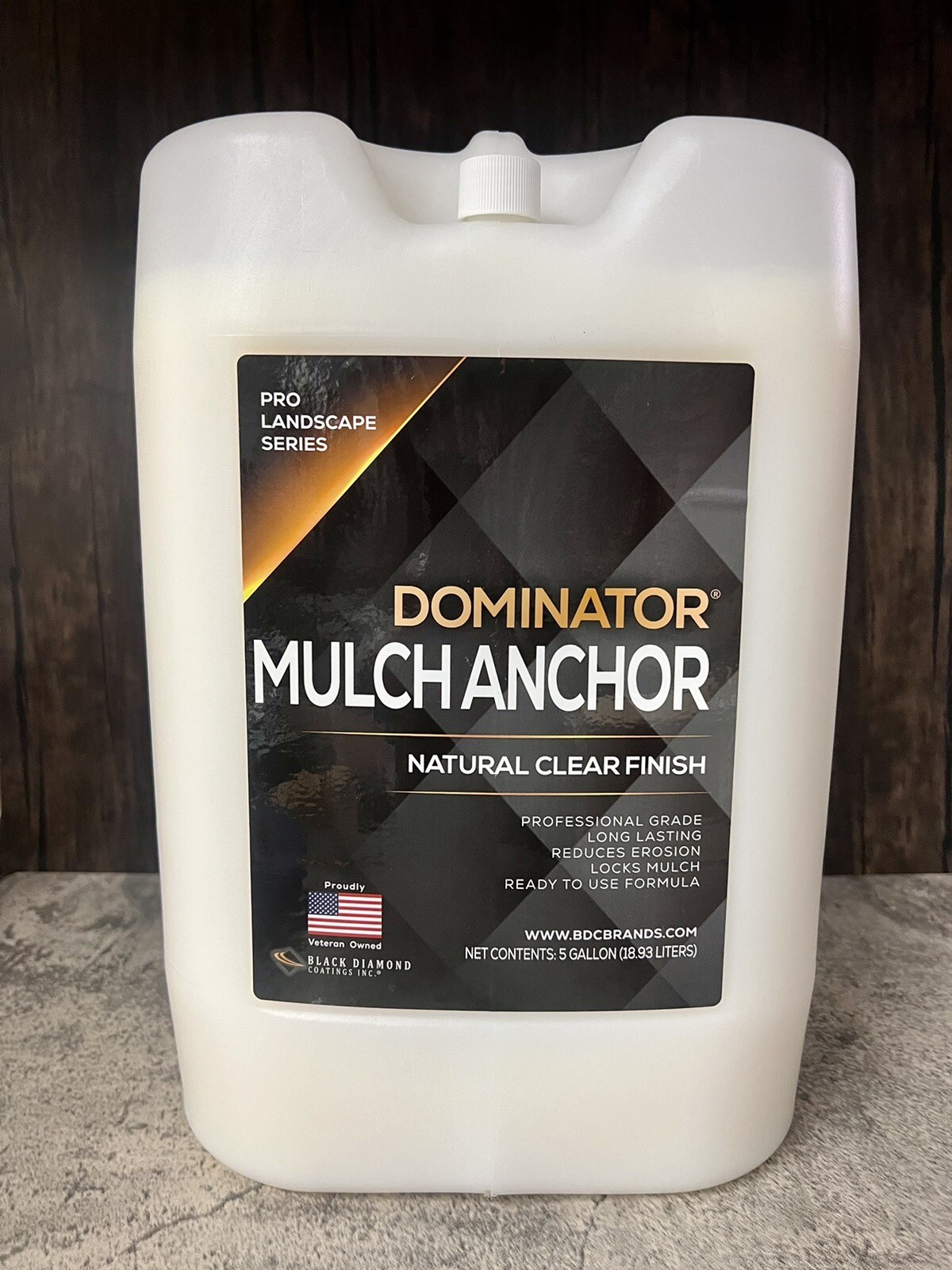 DOMINATOR Mulch Anchor 5 Gallon Mulch Lock and Pea Gravel Stabilizer