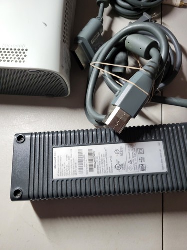 Microsoft Xbox 360 Console System, Xenon 203W Wireless Controller & 16 Gig HDD - Picture 3 of 9