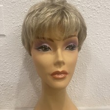 Signature RAQUEL WELCH MEMORY CAP KANEKALON VIBRALITE MODACRYLIC WIG Blond Short