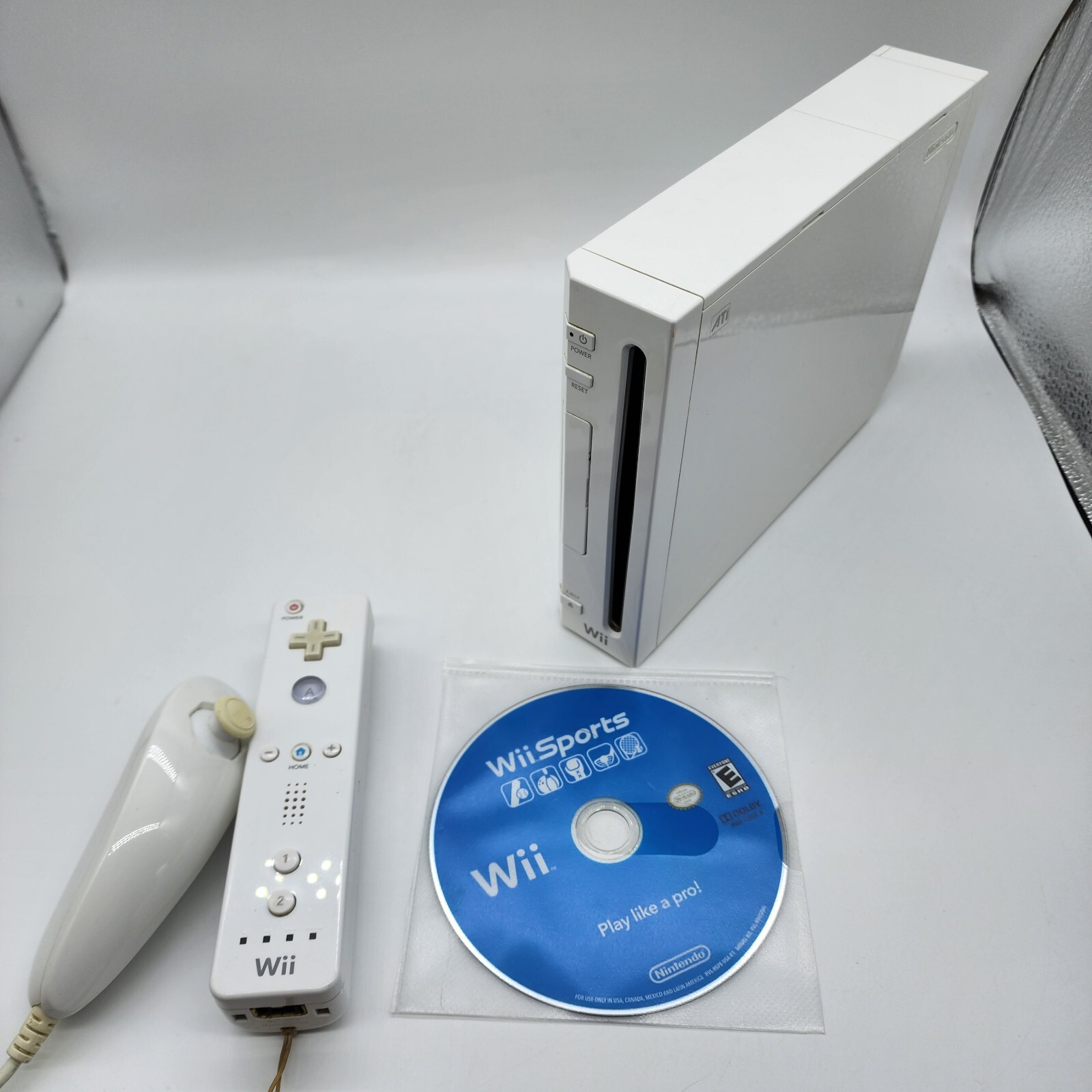 Nintendo Wii Console RVL001 w/ Wii Sports Game Complete In Original