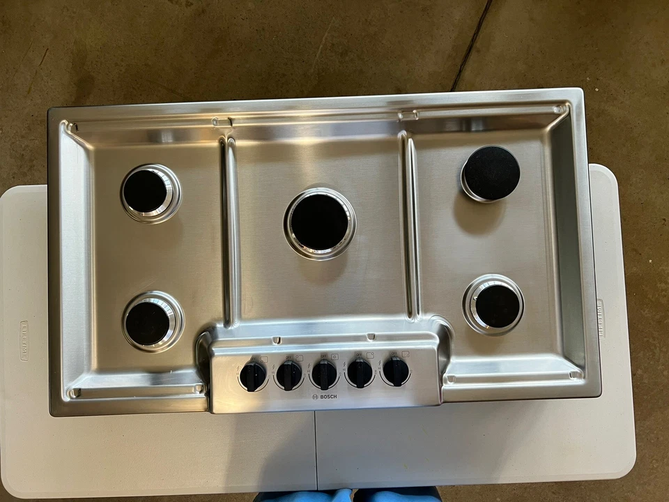 Bosch NGM5656UC/01 36” Estufa de 5 quemadores de gas natural inoxidable Foto 2 de 4