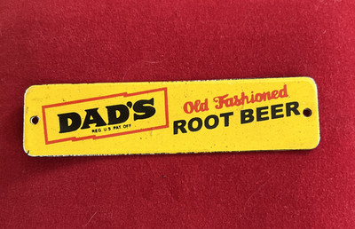 VINTAGE 1950's DAD'S ROOT BEER  PORCELAIN CRATE TAG SIGN 5 7/8'' X 1 1/2''