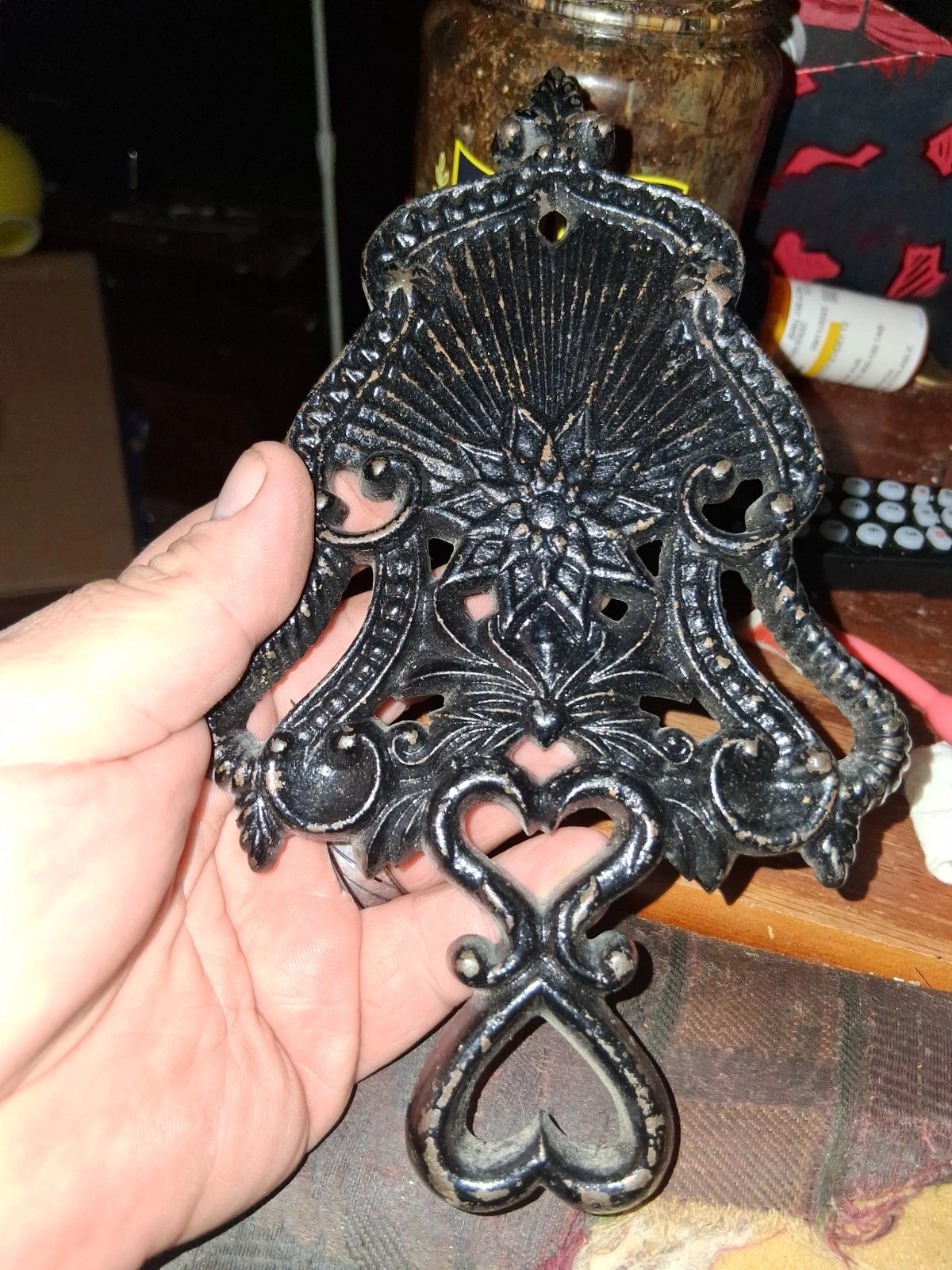 Vintage Virginia Metalcrafters Zoar Sunburst 9-33 Cast Iron Trivet, 7.5"x 4.5" image 2