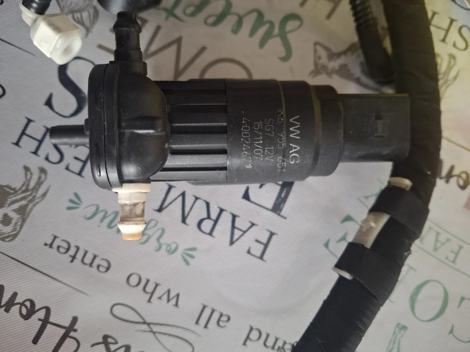 Volkswagen Jetta Sportwagen 2010 1K6955651 bomba de fluido de lavadora - usado Foto 2 de 3