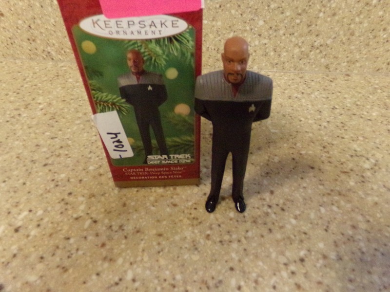 Hallmark Keepsake Star Trek Captain Benjamin Sisko Ornament 2001 QX6865