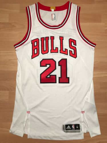 Camiseta deportiva Jimmy Butler de los Chicago Bulls Adidas AUTÉNTICA Rev30 ProCut NBA Mediu - Imagen 1 de 5