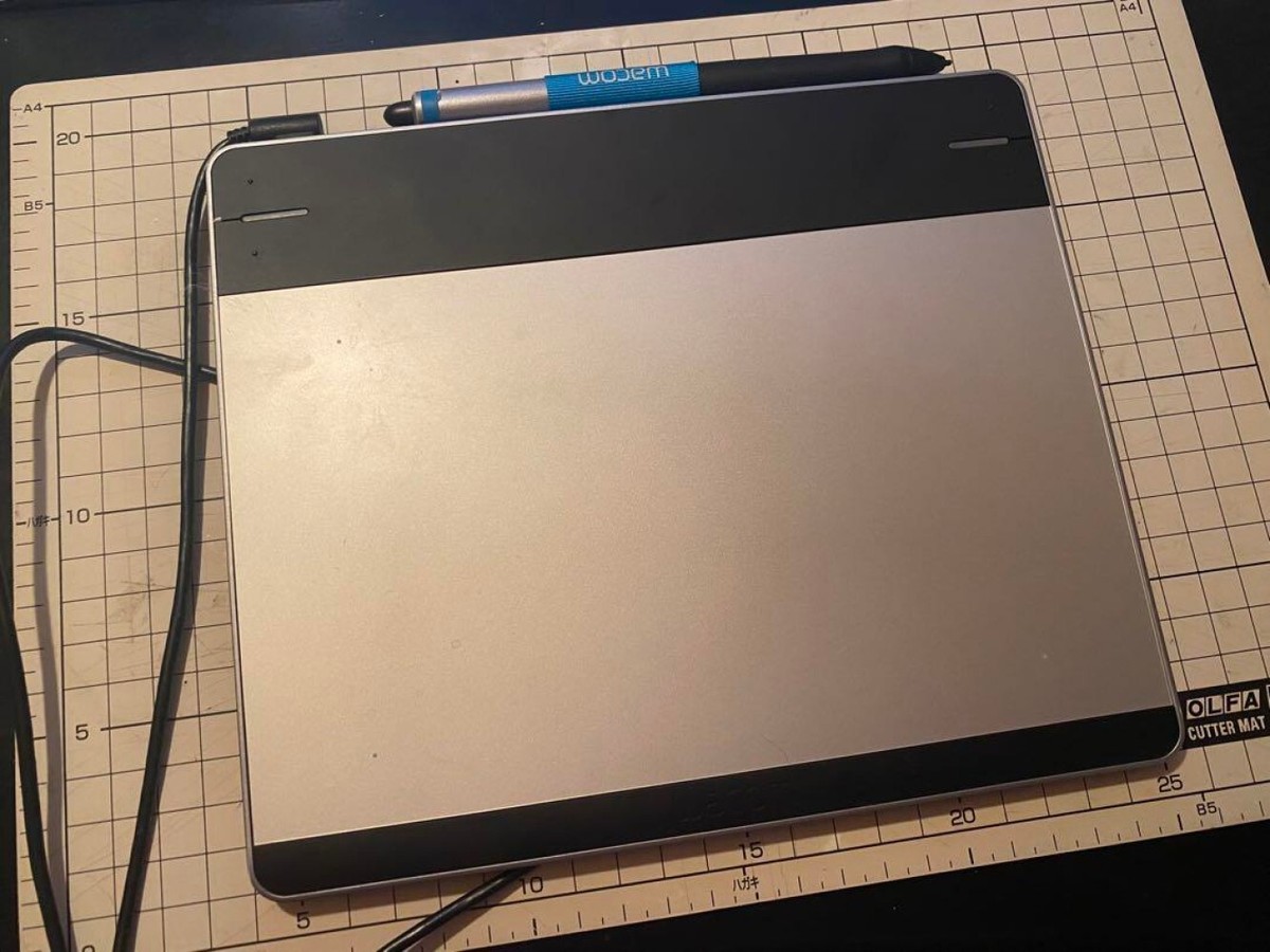Wacom Inuos ペンタブレット CTL-480W Amazon.com: Wacom Intuos Pen and Touch Small Tablet (Old