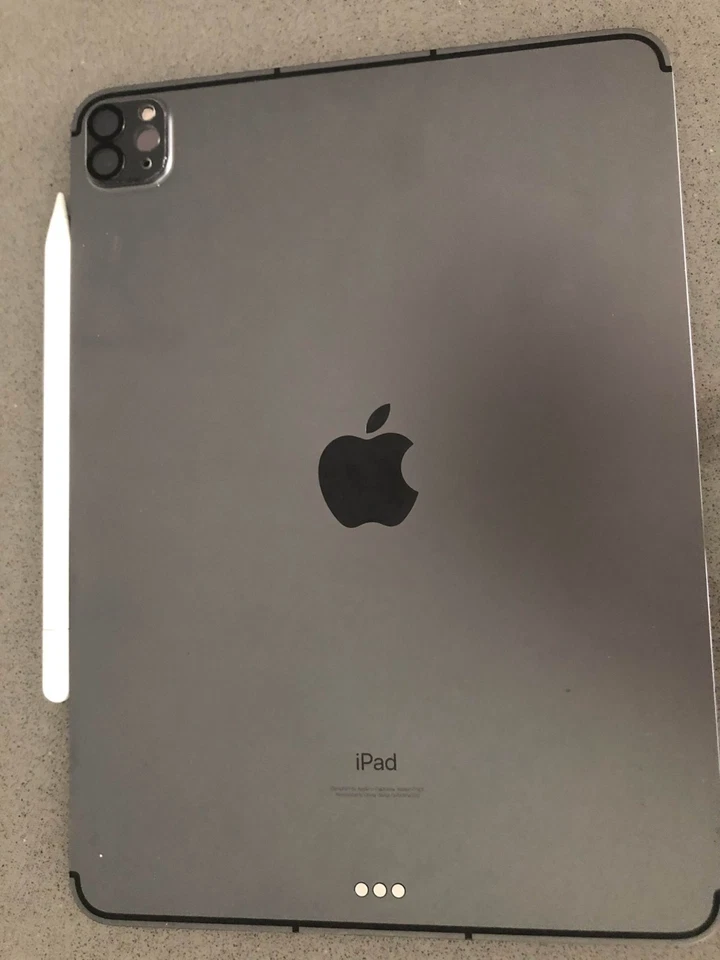 Apple iPad Pro 11" 3rd Gen 128GB Wifi + Cellular UNLOCKED + Apple Pencil Bundle - Image 3 of 4