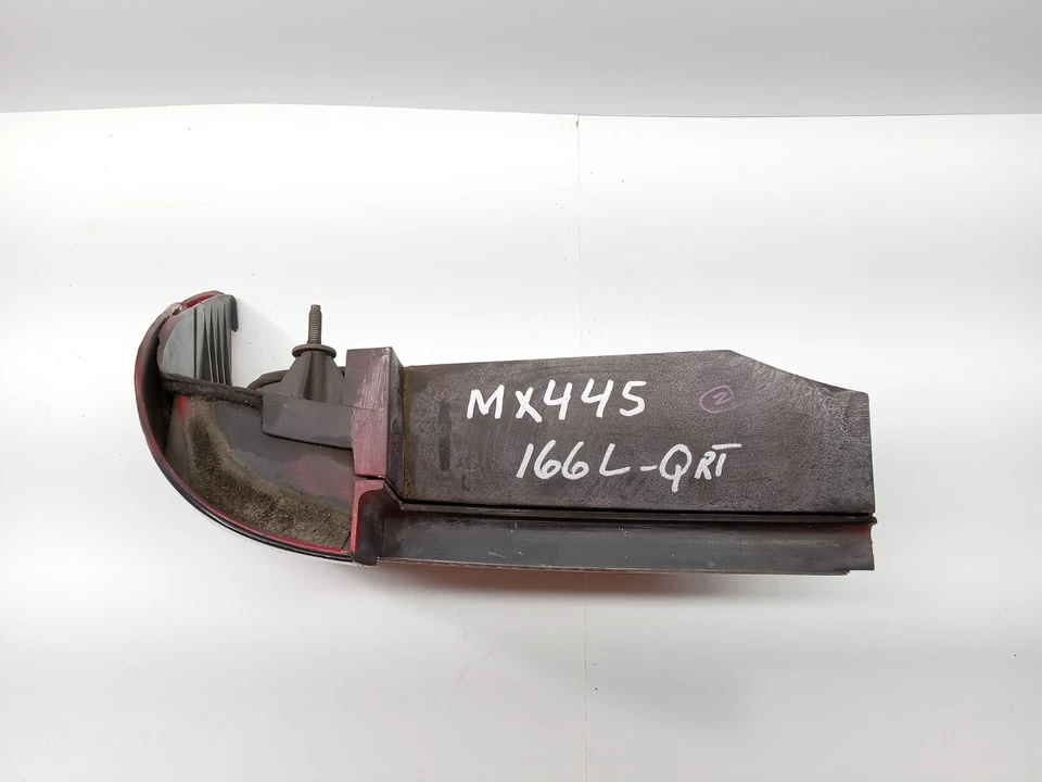 Luz trasera izquierda Ford Escort 1988-1990 hatchback montada en QTR OEM, 166-01357L Foto 3 de 4