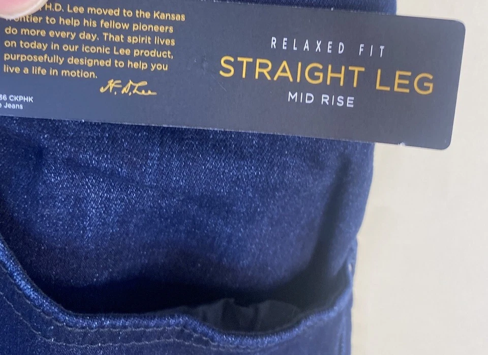 Lee Jeans Women's Size 22W Blue Denim Relaxed Fit Straight Leg Mid Rise NEW - Image 3 of 4