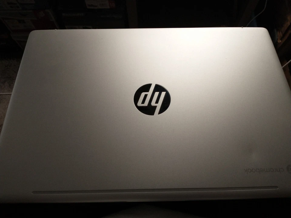 HP Chromebook - 14" - ProBook - Astilla - AMD Athlon - 64GB SSD - Buen Estado Foto 2 de 4
