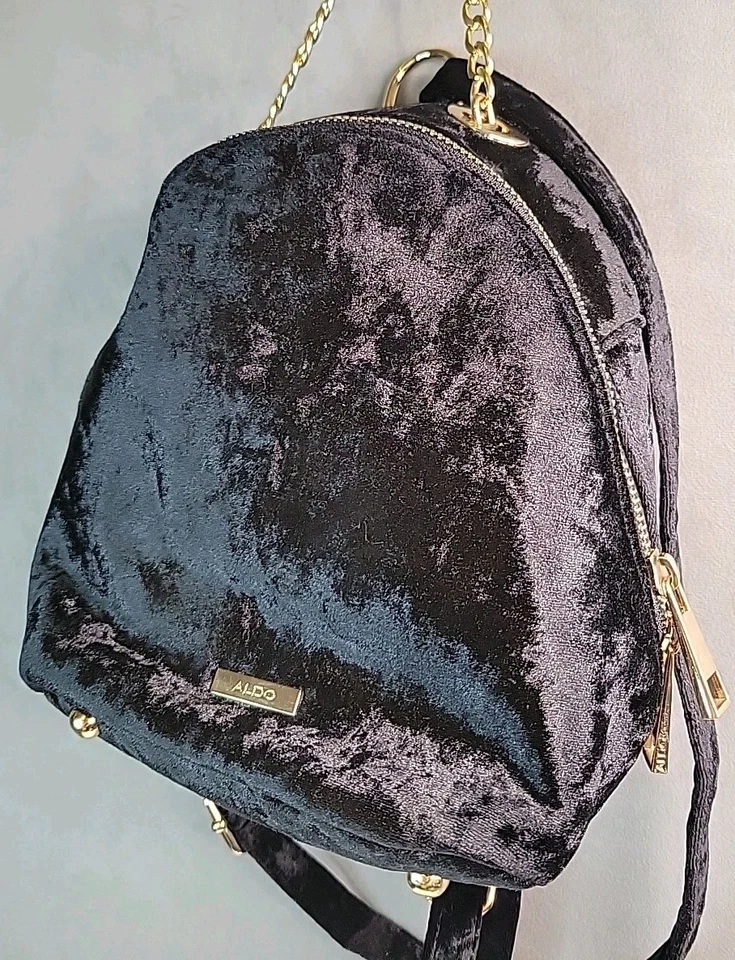 Mini Mochila Aldo Y2K Terciopelo Negro Triturado Cadena Dorada Cartera Bolso Convertible Usada en Excelente Condición Foto 2 de 4