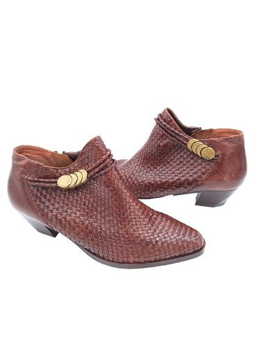 Valerie Stevens Brown Leather Lace-Up Chukka Boots Valerie Stevens Brown Ankle Boots for Women for sale | eBay main image 2