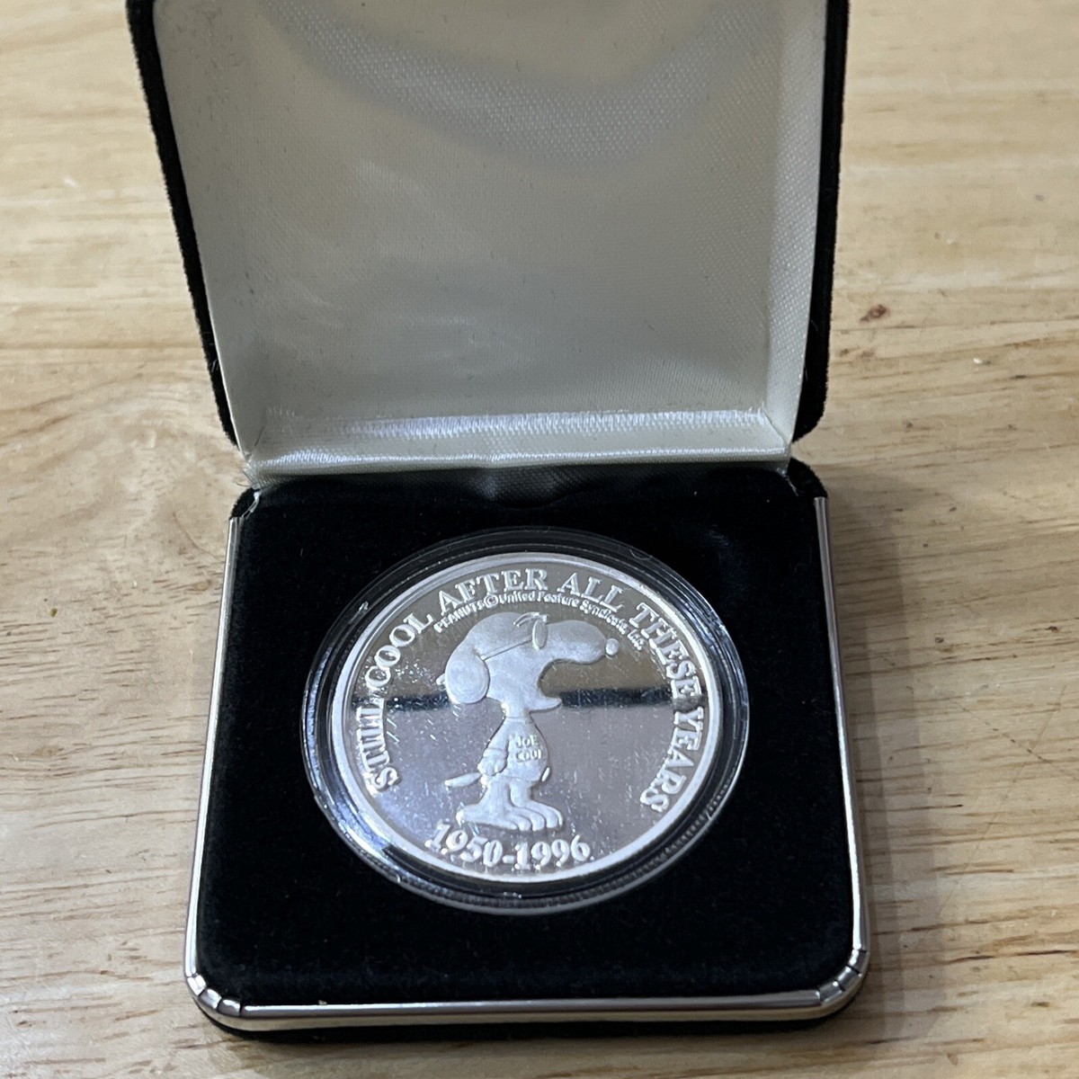 snoopy Peanuts® Joe Cool 50th anniversary 1 oz .999 Silver Snoopy