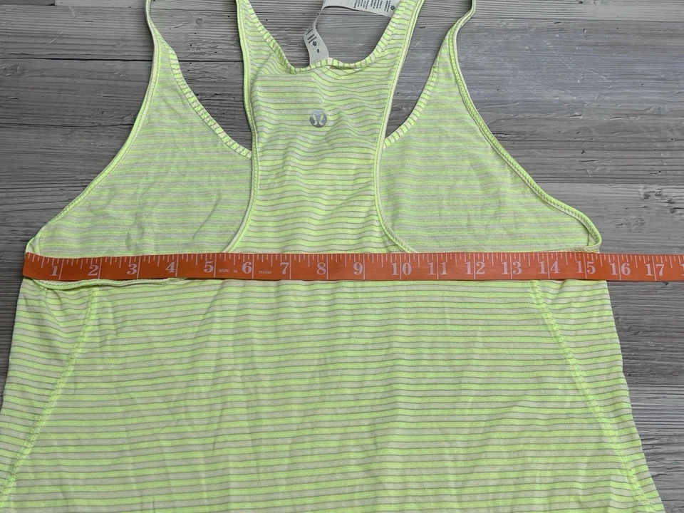 Camiseta sin mangas Lululemon transparente espalda cruzada para mujer talla 8 atlética verde lima a rayas Foto 2 de 4