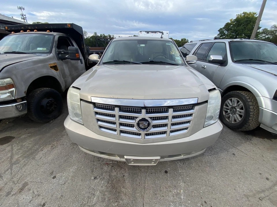 Used Rear Back Glass fits: 2007 Cadillac Escalade w/privacy tint Rear Grade A - Image 3 of 4