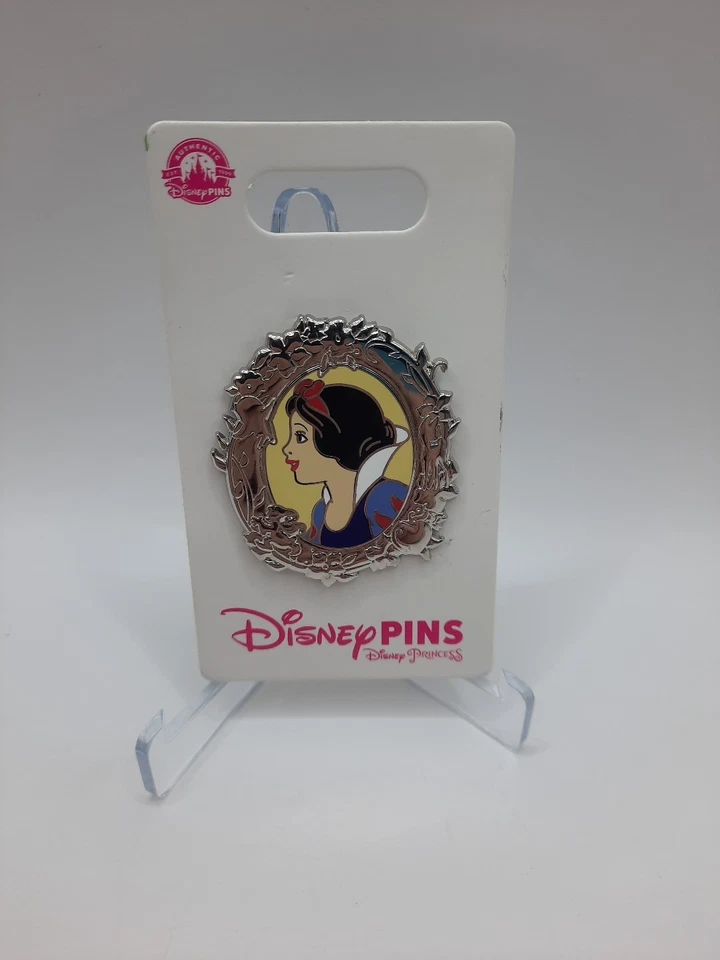 Prendedor perfil camafeo marco plateado retrato Blancanieves parques Disney 163194 Foto 3 de 4
