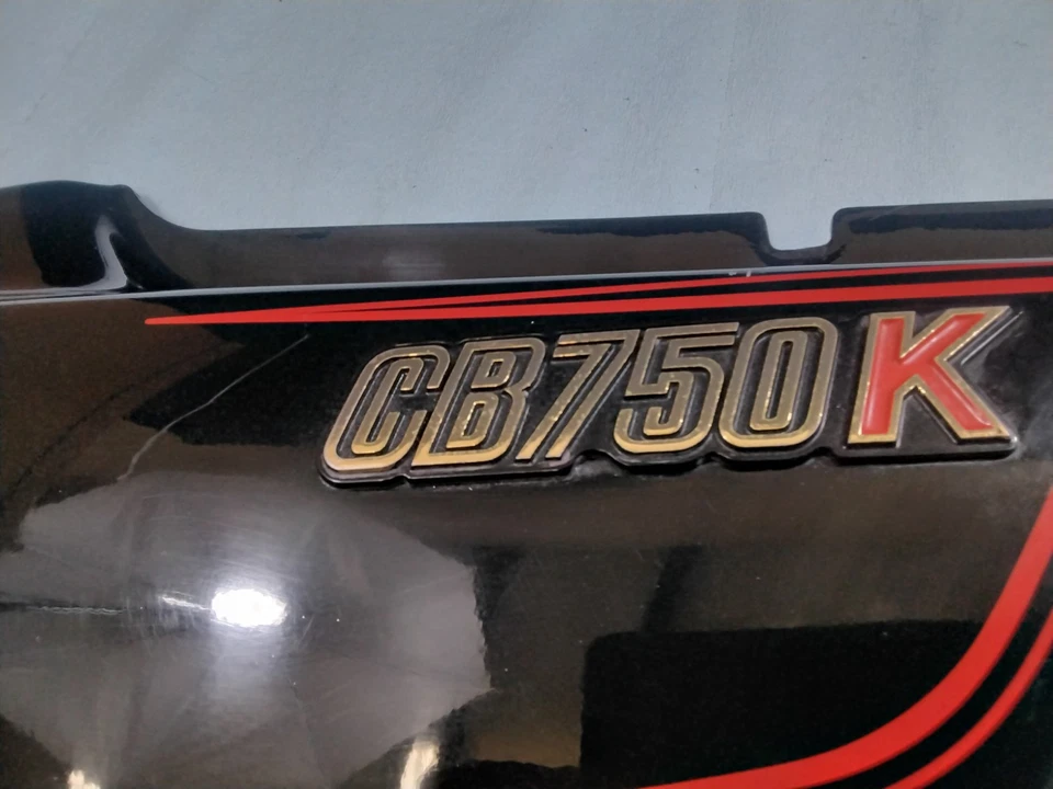 Cubierta lateral izquierda Honda CB 750 K 1979-1980 sin grietas ni clavijas rotas CB750K ¡Bonita! Foto 4 de 4