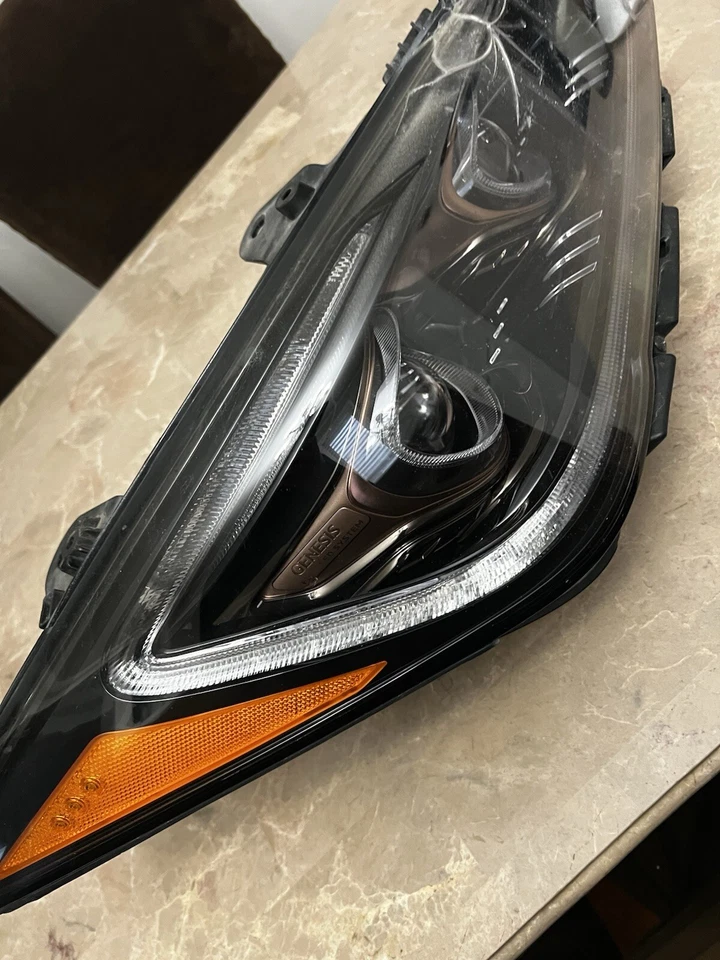 2018-2020 genesis g80 head light 3.3t fully functional - Image 2 of 4