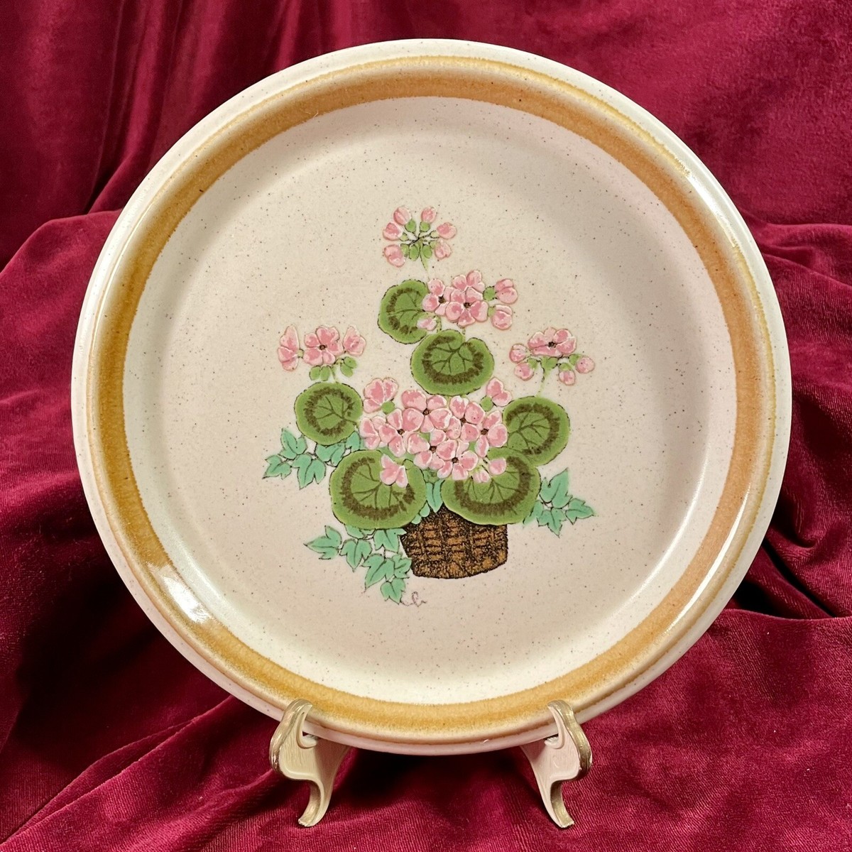MIKASA　ディスプレイ　プレート Mikasa “A Basket of Pinks” DC 801, One 7½” Replacement Bread Plate