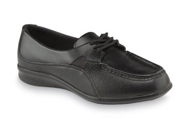 cobbie cuddlers women's dorian leather sneaker