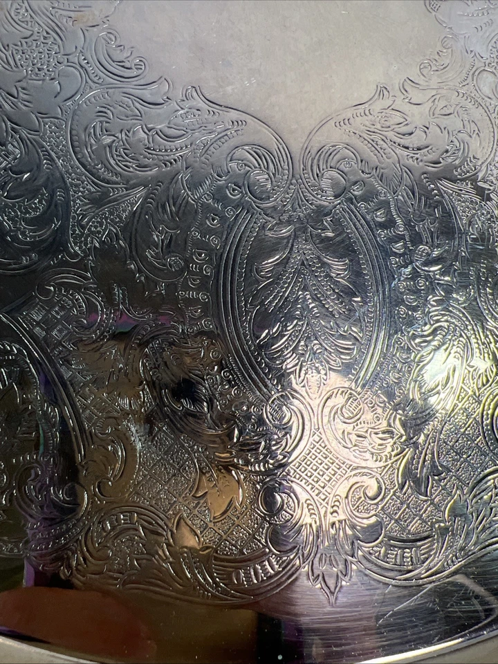 Lote de 2 bandejas plateadas-Oneida redondas y WM Rogers 733 rectangulares de colección para servir Foto 3 de 4