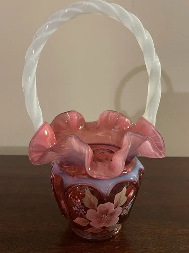 BEAUTIFUL FENTON ART GLASS "OPEN HEARTS ARCHES" CRANBERRY OPALESCENT BASKET