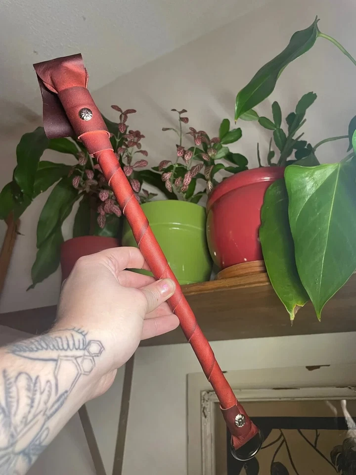 Cultivo de equitación trenzado de sangre de buey envuelto en cuero reciclado y hecho a mano Foto 2 de 4