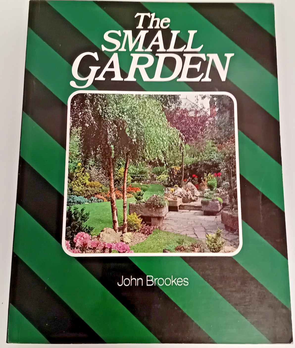 The Small Garden; John Brookes; Paperback; 1985