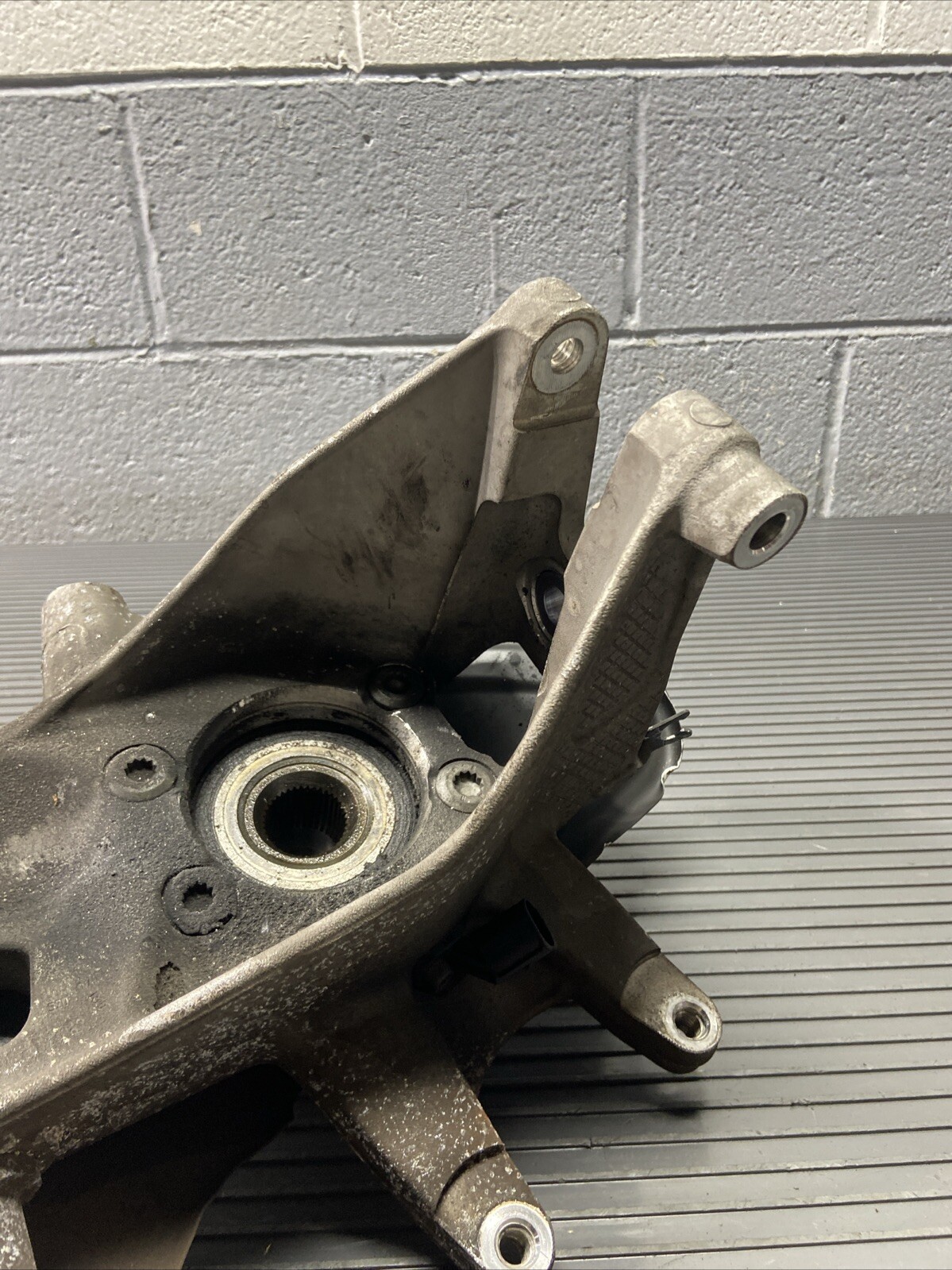 2008-2015 Audi R8 42 Rear Right Spindle Knuckle Hub Carrier 70k Miles OEM