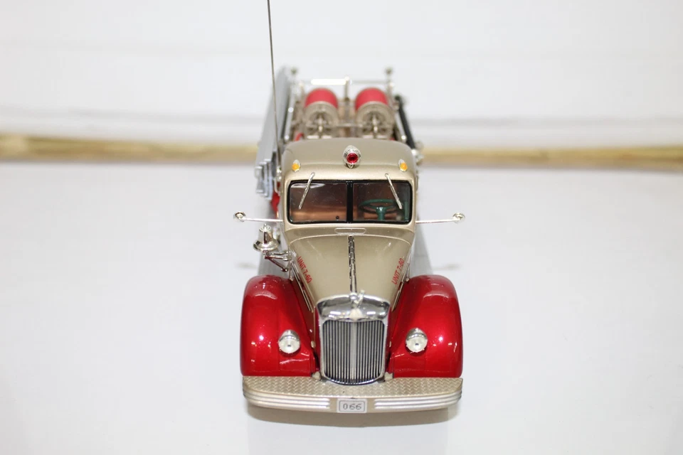 FIRST GEAR Mack L Model Pumper Smokey Bear US Forest Service Unit 7-60 - Image 3 of 4