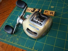 W0033 PR B.A.S.S.BASSMASTER BSM1000H BAITCASTER FISHING REEL