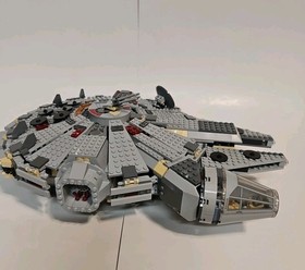 LEGO Star Wars Millennium Falcon 2004 *RETIRED (4504)  ORIGINAL TRILOGY. 