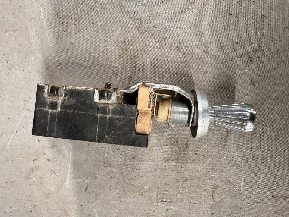 Interruptor de faros Chevelle BelAir 1961 1962 1963 Chevy Impala Biscayne OEM 1964 Foto 3 de 4