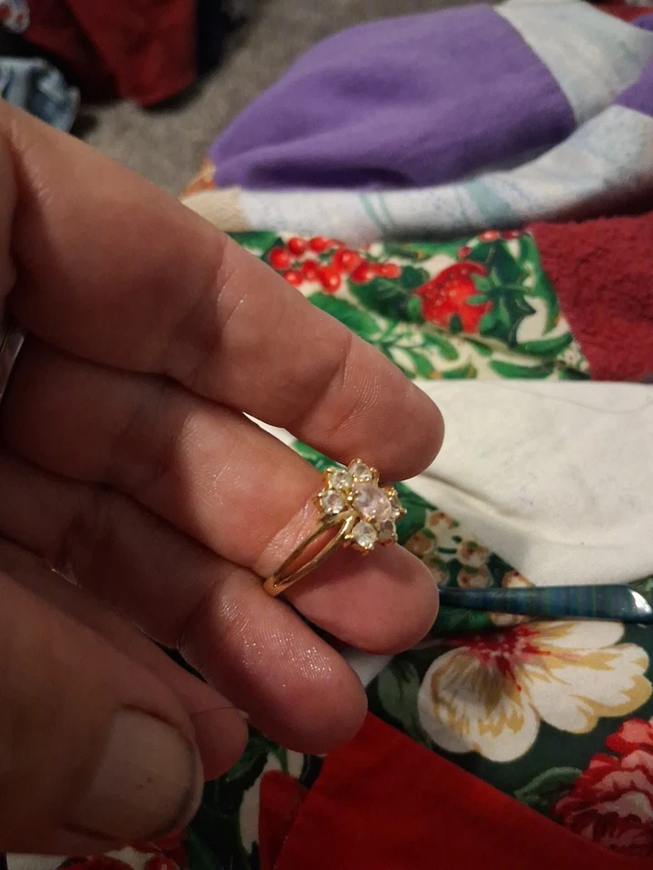 Gold Colored Fashion Ring with Stones Size 8 - Image 2 of 4