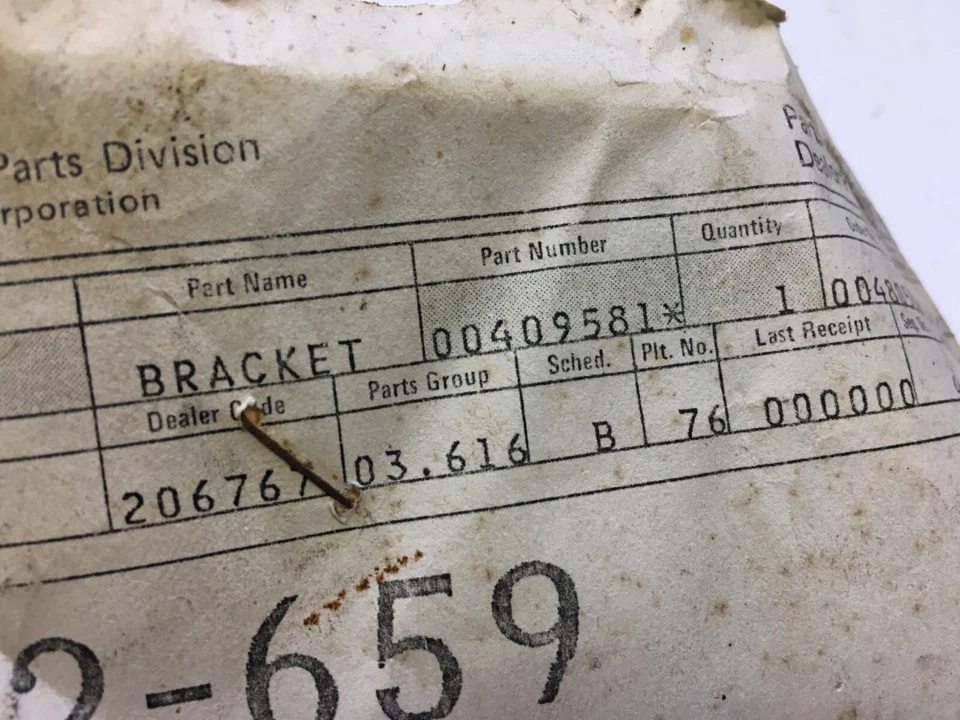 Soporte de suspensión de tubo de escape Oldsmobile Toronado GM NOS 1971-74 409581 Foto 2 de 4