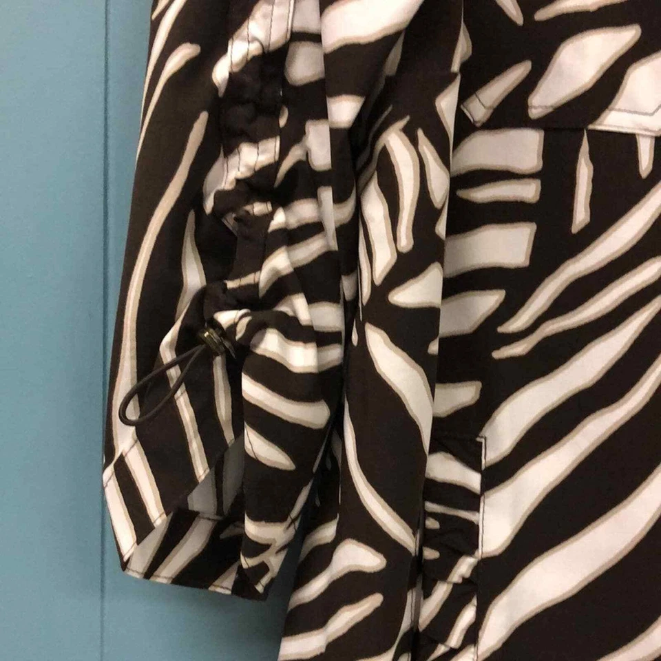 ZYNERGY by CHICO'S (1) brown Zebra Print Windbreaker Cinch Collar sleeves size - Image 3 of 4