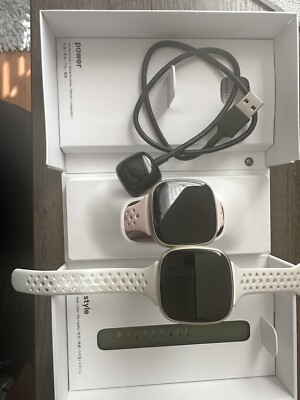 Fitbit Versa Soft Gold Aluminum/Olive Case Green Sillicone Strap